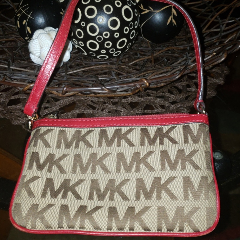 ⭐️MK wristlet ⭐️ WEEKLY SALE!!!!!!